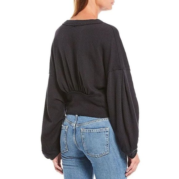 Free People Charcoal Fall For You V-Neck Long Sleeve Twist Front Cropped Tee M - Picture 3 of 15